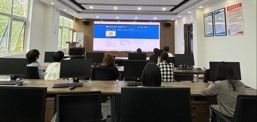 現(xiàn)代教育技術(shù)中心 信息化應(yīng)用培訓(xùn)賦能網(wǎng)絡(luò)技術(shù)服務(wù)，助推智慧校園建設(shè)新篇章